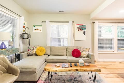 Popular Airbnb listing: Duplex in Cap Hill! Walk to Convention Center! in Capitol Hill