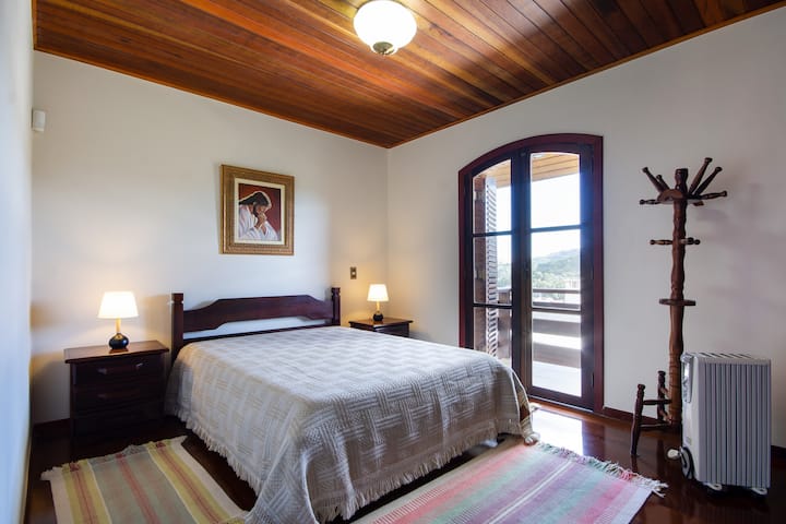 CHUMBA CHA 3 (NDANI YA NYUMBA)