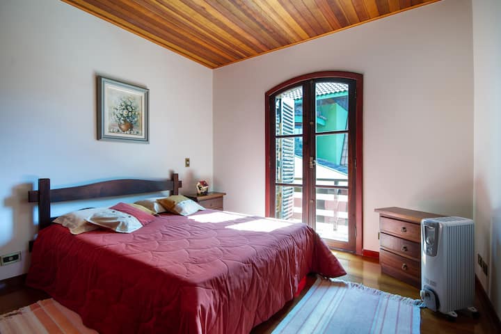 CHUMBA CHA KULALA CHA 2 (NDANI YA NYUMBA)