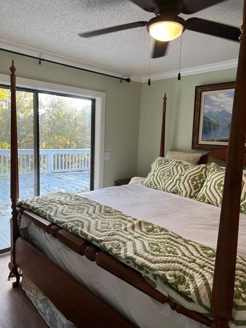 Lake Front hot tub 4 bed 3 bath sleeps 16 bunk rm