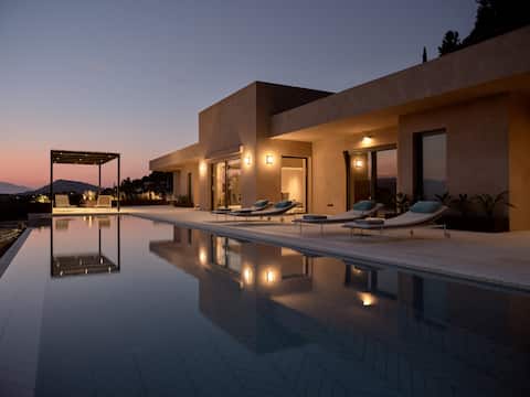 Astrea - Luxury 4 bedroom villa with swimming pool