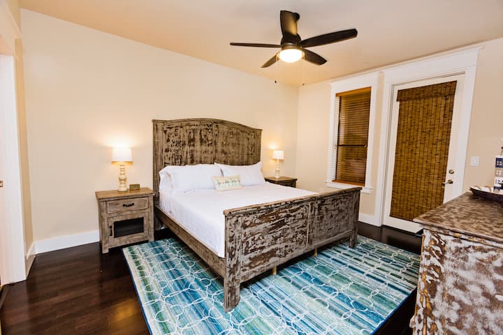 Главна спалня с суперголямо двойно легло