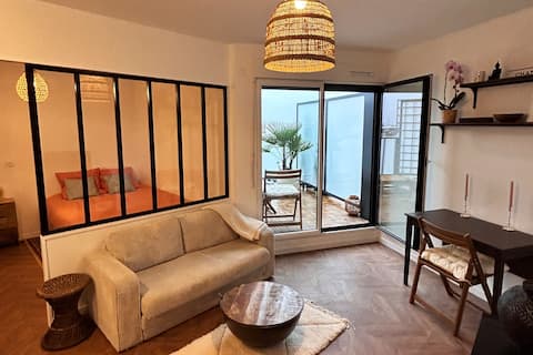 Annonce Airbnb populaire: Top-Floor Studio with Terrace Stade de France à Aubervilliers