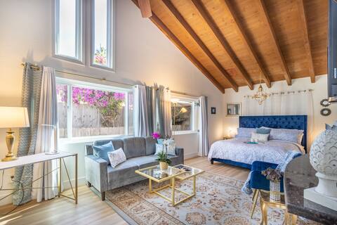Stunning 4 Bed -Pool/Spa/Yard/Fire Pit/Garage/BBQ