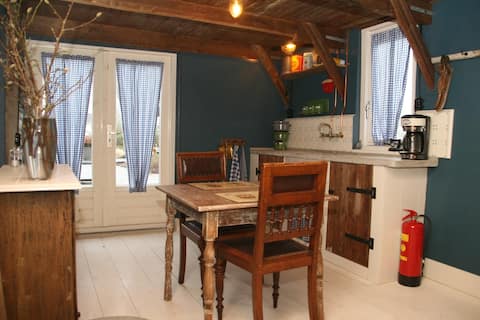 Successful Airbnb property: B&B in 1930s style near Leiden/Gouda incl. breakfast in Zuid Holland