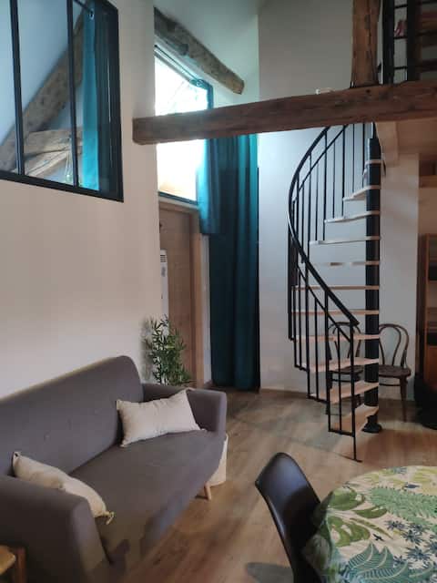 Popular Airbnb listing: Large, quiet studio, heart of old town in Annecy
