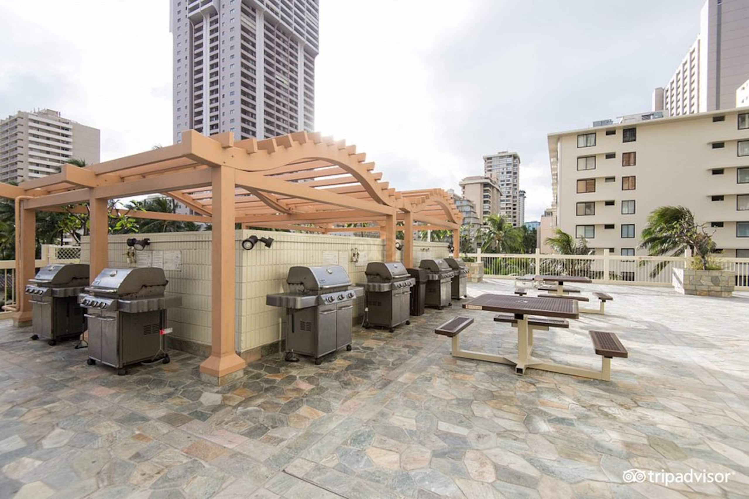 Condo in Honolulu · ★4.84 · Studio · 2 beds · 1 private bath - Image 20