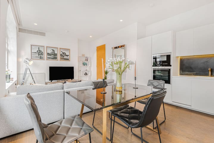 By Oxford Circus in Great Style gallery image 3