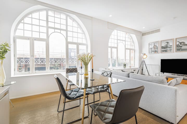 By Oxford Circus in Great Style