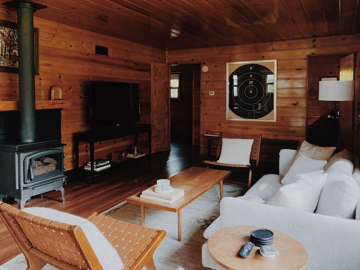 Cozy, Modern Caseville Cabin with Indoor Fireplace Cabins for Rent in