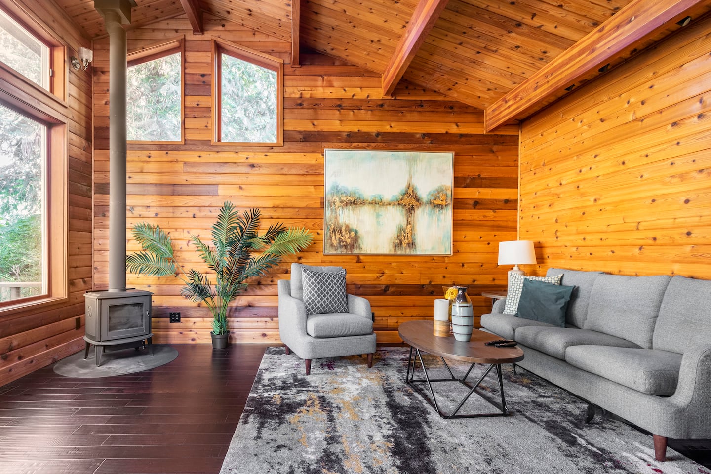 Charming Lakefront Log Cabin photo 6