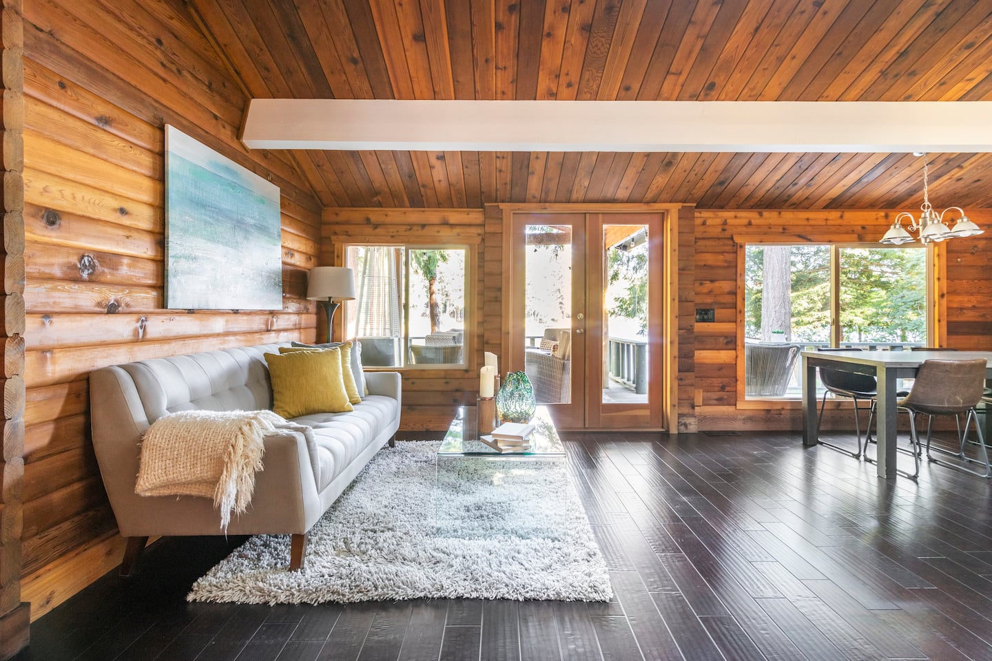 Charming Lakefront Log Cabin photo 3