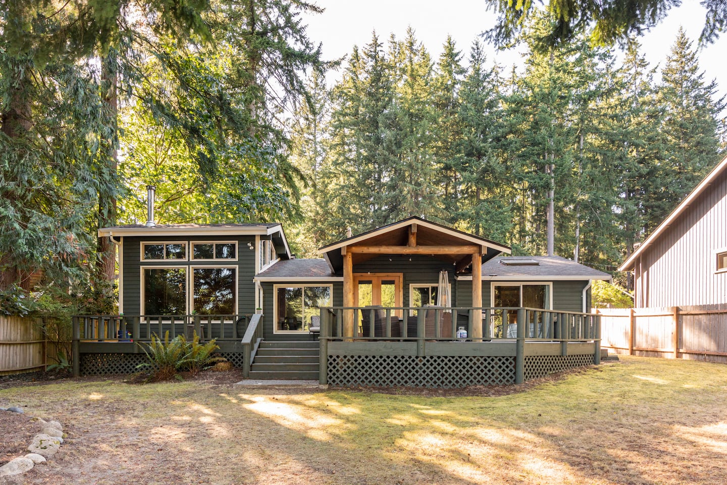 Charming Lakefront Log Cabin photo 5