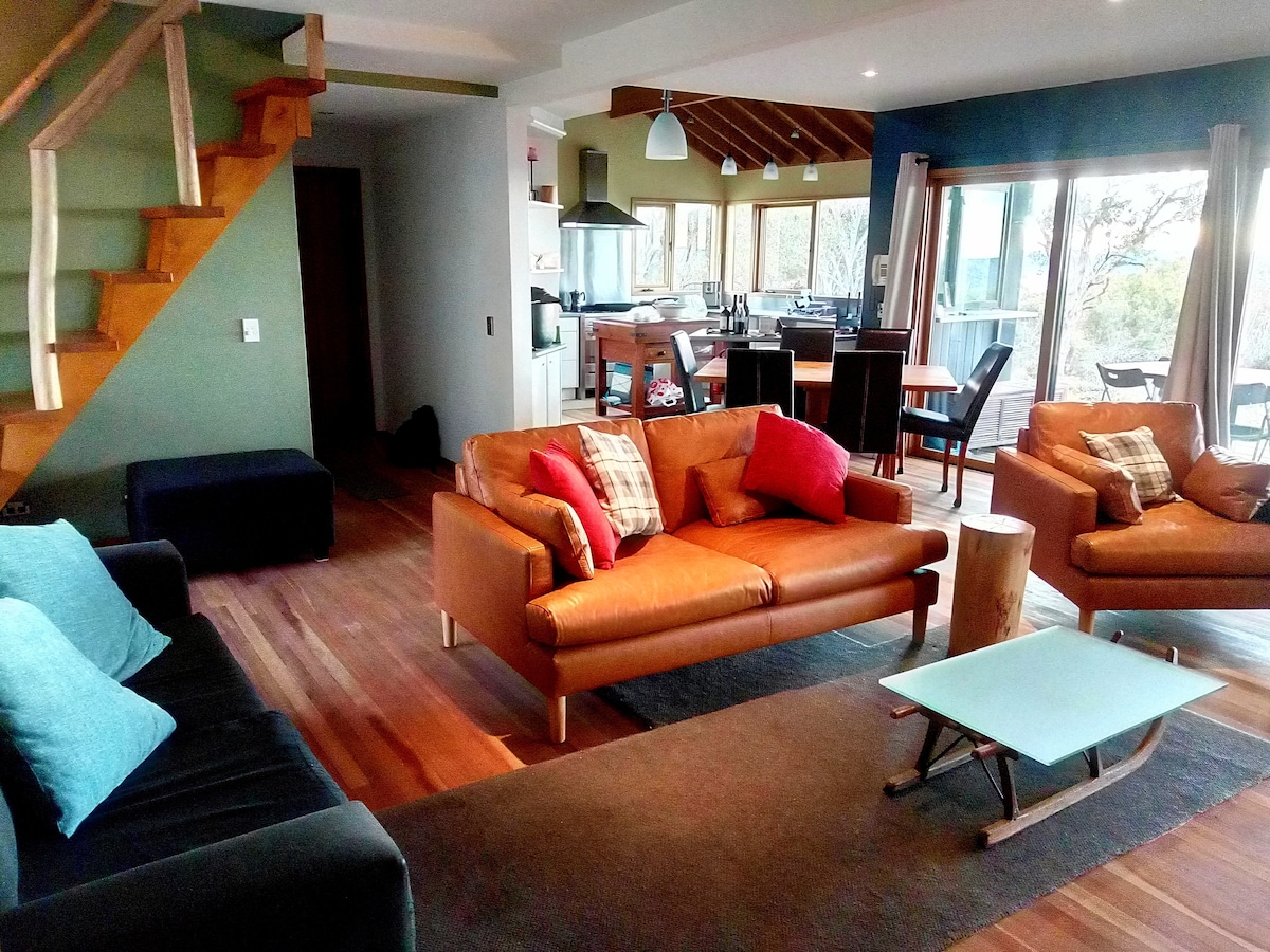 Top performing Airbnb: Tigers Lair on Alpine Way  Sleeps 6 Views Privacy in Crackenback