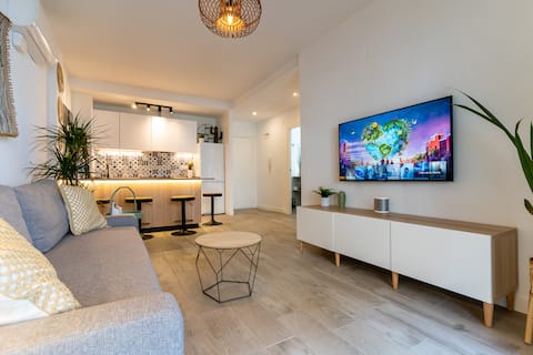 Popular Airbnb listing: 100% brand new. Terrace with Sea Views, Lift, A/C in Santa Pola