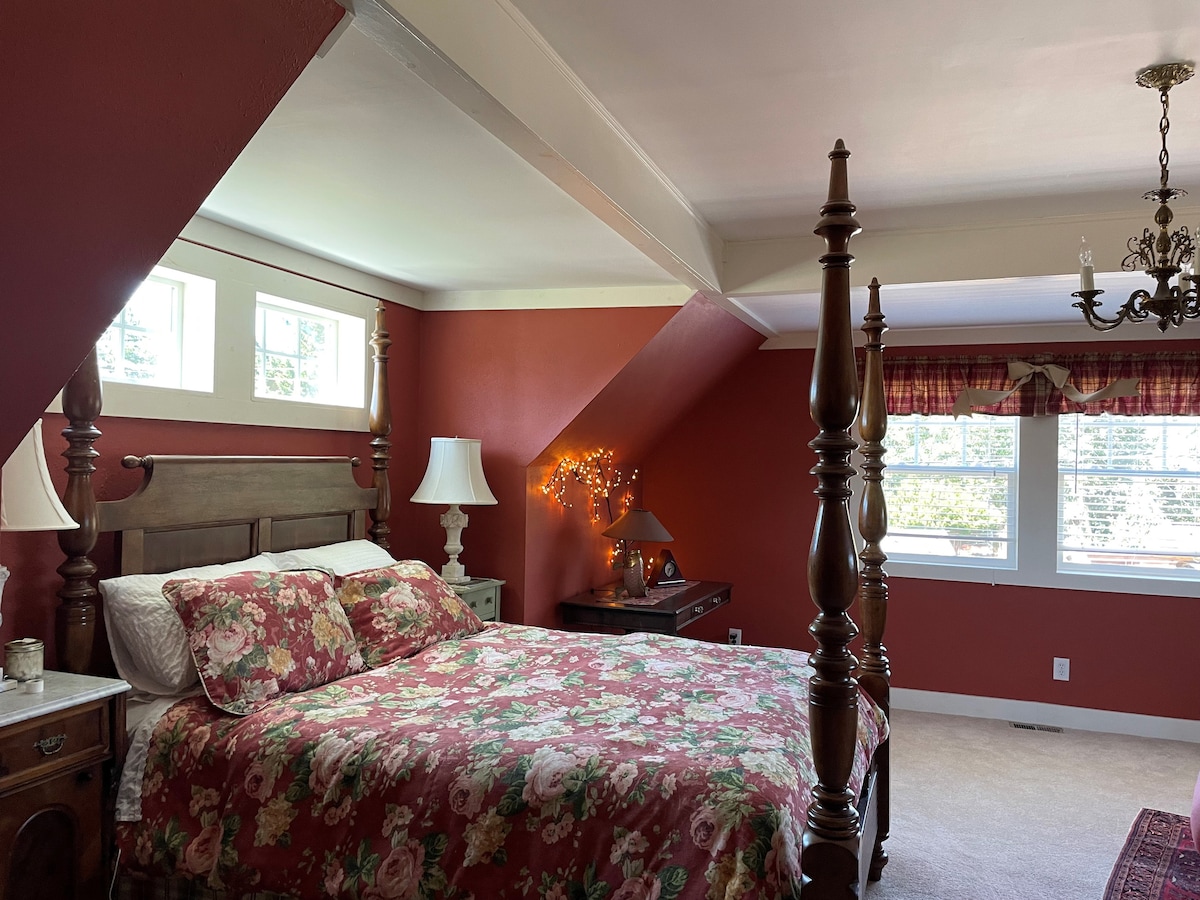 Chumba Mahiri cha kulala kilicho na kitanda aina ya queen