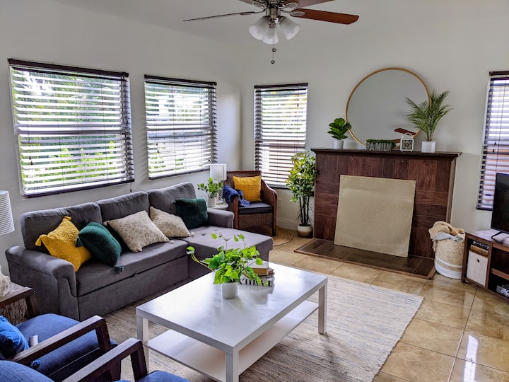 Cozy Getaway Mins From Beach And Downtown - West Palm Beach, FL