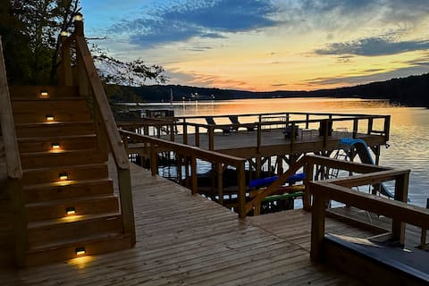 Massive lakeview-fitness center-kayaks-boat slips