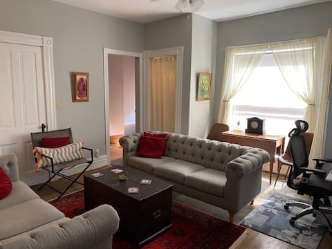 Successful Airbnb property: Lovely 1-bedroom apartment in great neighborhood in University District