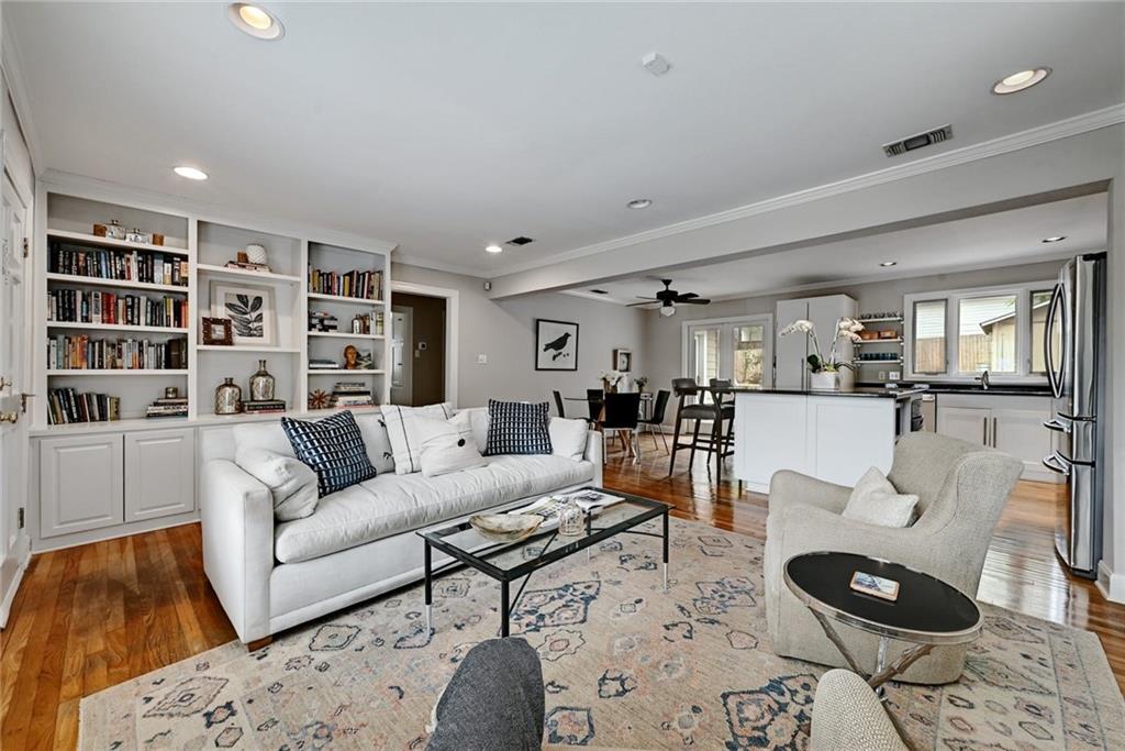 Top Airbnb: Airy Tarrytown home in West Austin Ng