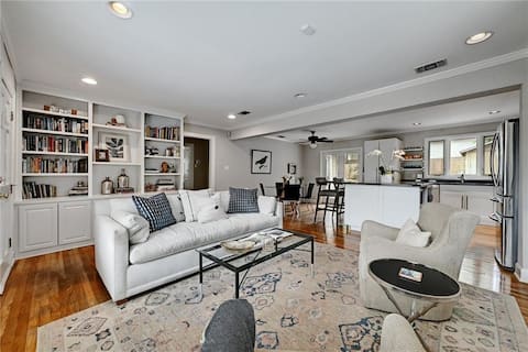 Top Airbnb: Airy Tarrytown home in West Austin Ng