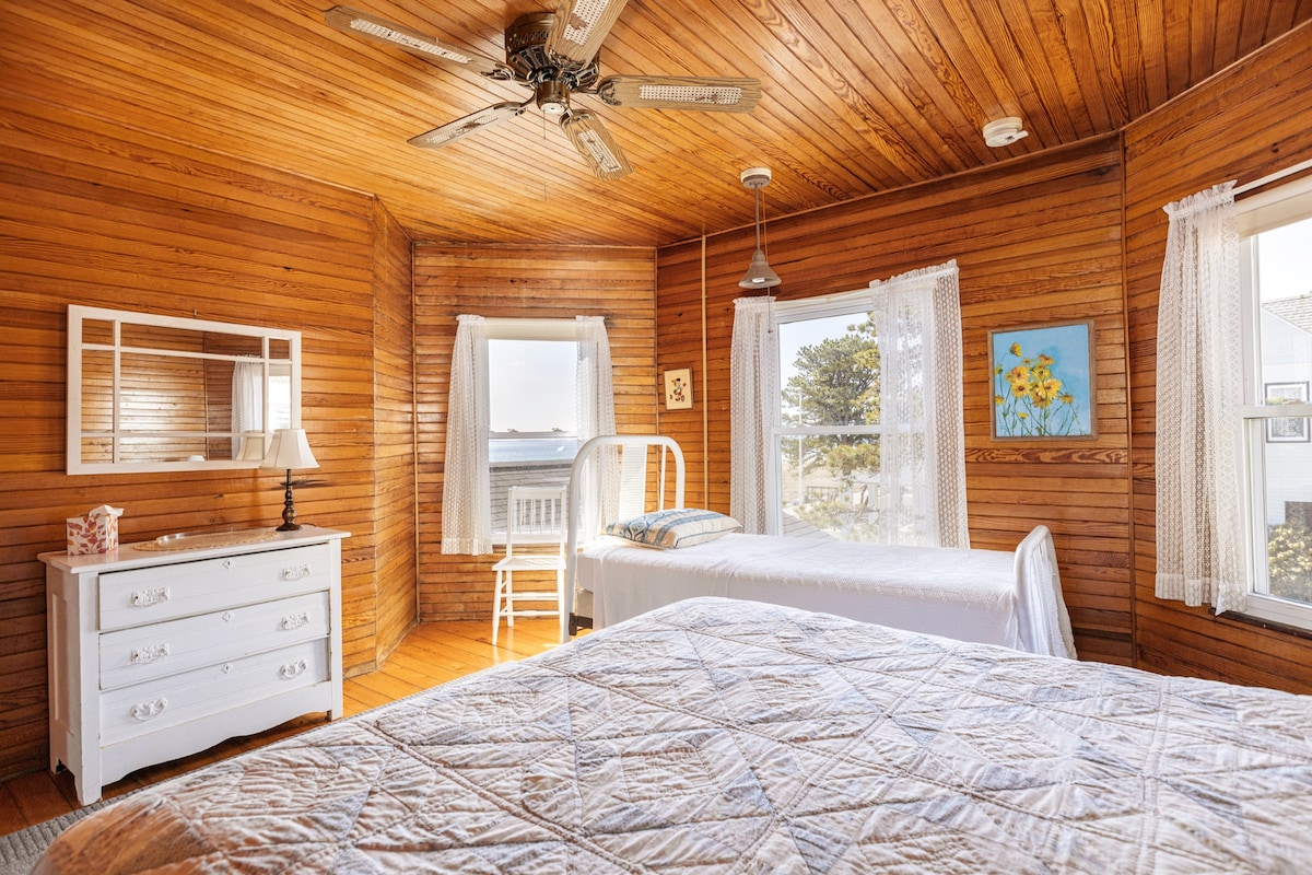 Spálňa 3 s predným a bočným výhľadom na oceán (zima)