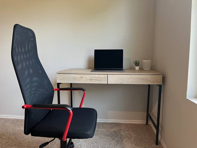 Corp Home 5Bdrm+Flex, 10Bd 3 Ba, Tesla, Samsung gallery image 5