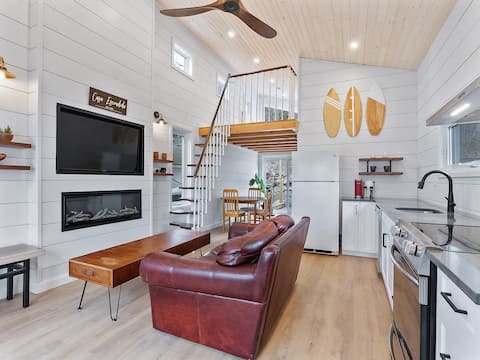 Turkey Point Tiny Home w/ Jacuzzi Hot Tub