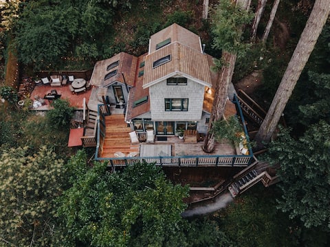 Hot Tub, Romantic Treehouse Cabin, Hi-Spd Wi-Fi