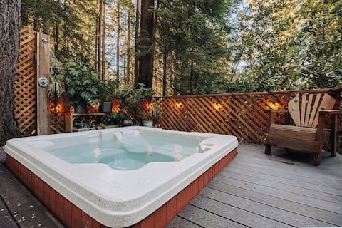 Cozy, Hot Tub, Treehouse Cabin, Hi-Spd Wi-Fi