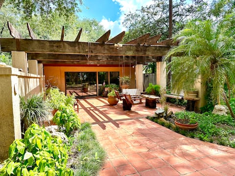 The Birdhouse on the Rio - A South Texas Retreat