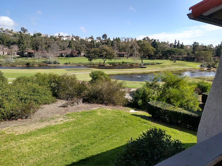 Apartamento en campo de golf, gran vista, cerca de la playa Deptos
