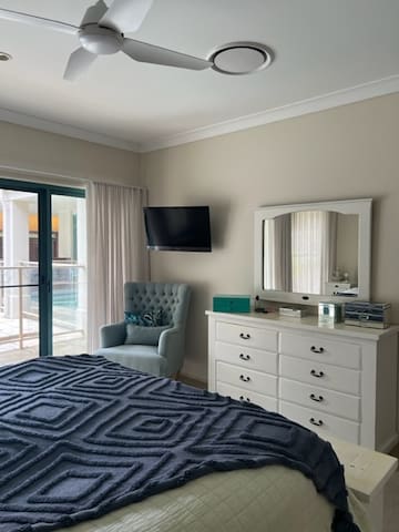 Relaxing 4 bdrm home with heated pool and aircon gallery image 4