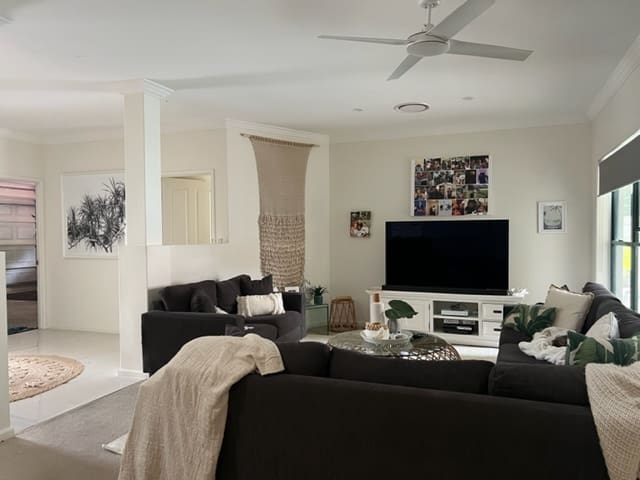 Relaxing 4 bdrm home with heated pool and aircon gallery image 2