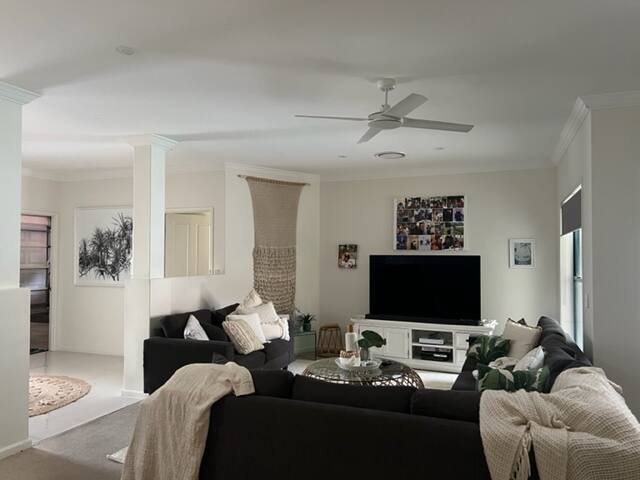 Relaxing 4 bdrm home with heated pool and aircon gallery image 5