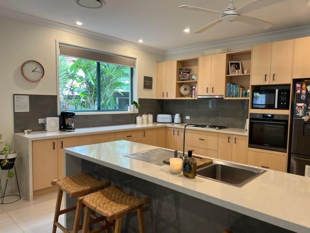 Relaxing 4 bdrm home with heated pool and aircon gallery image 3