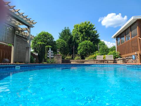 Peaceful Oasis. Relax by  Fire, Pool, Porch