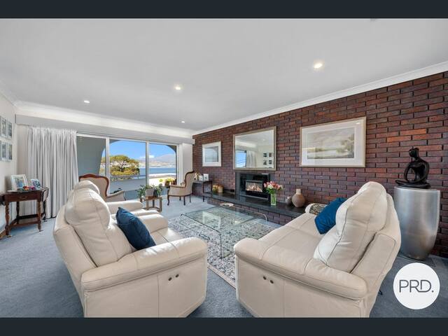 Huge luxurious home – Stunning Water Vista gallery image 2