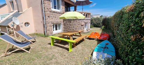 Top Airbnb: The 3 Beaches - on the waterfront kayaks paddle in Trégastel