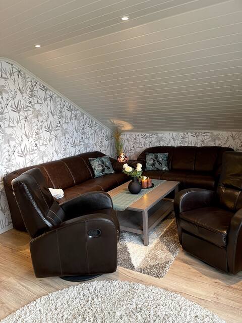Popular Airbnb listing: Cozy cottage/apartment with nice lake views. in Hustadvika