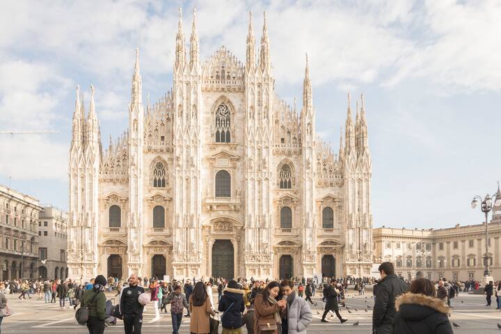 Elegance apartment, Next to the Duomo, city center gallery image 3