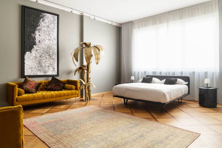 Elegance apartment, Next to the Duomo, city center gallery image 5