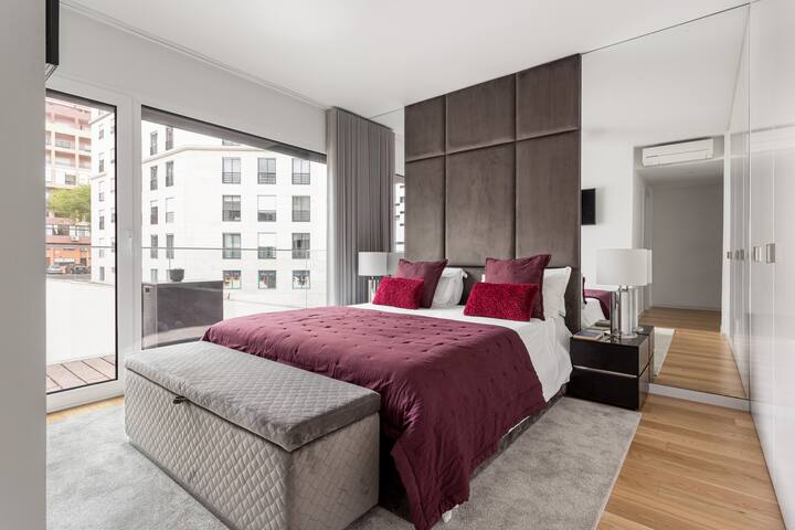 Modern 3BR with Terrace in Benfica by Host For Us gallery image 3