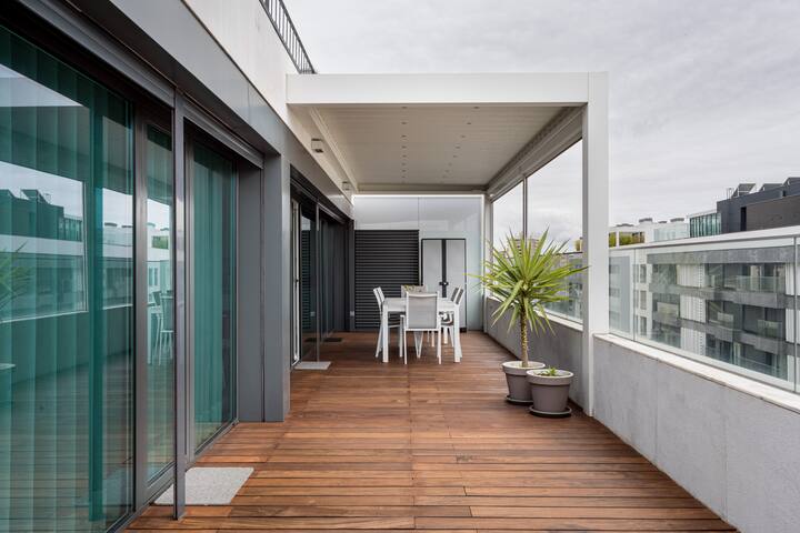 Modern 3BR with Terrace in Benfica by Host For Us gallery image 4