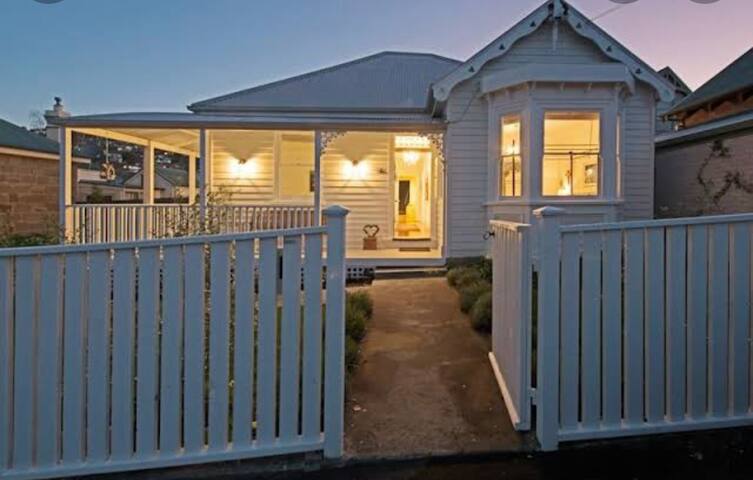 Relax! Light filled renovated home away from home gallery image 3