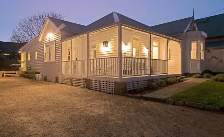 Relax! Light filled renovated home away from home gallery image 4