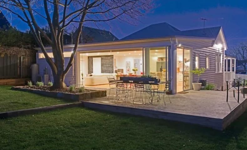 Relax! Light filled renovated home away from home