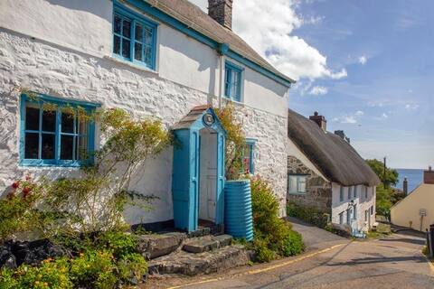 Corner House - Cornish Cottage in Cadgwith Cove
