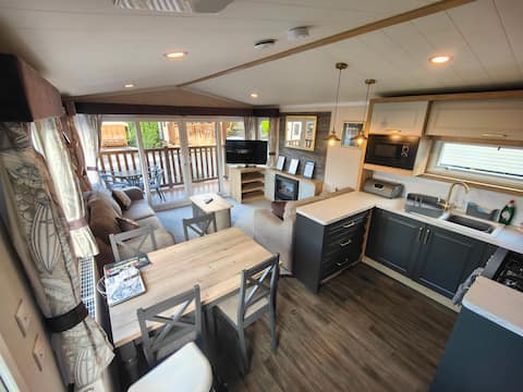 No Pets-Snowdon Spa Static Caravan with Hot Tub