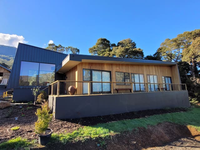 The Views, Warburton.